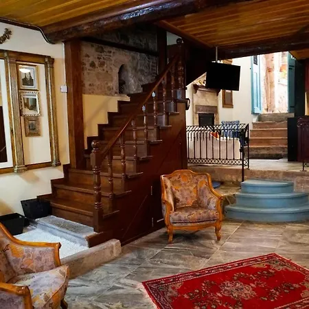 Tarihi Gülsün Hanım Konağı Konukevi Ayvalı