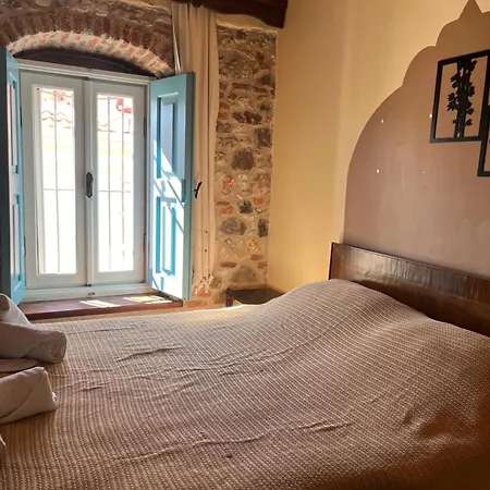 Konukevi Tarihi Gülsün Hanım Konağı Ayvalı